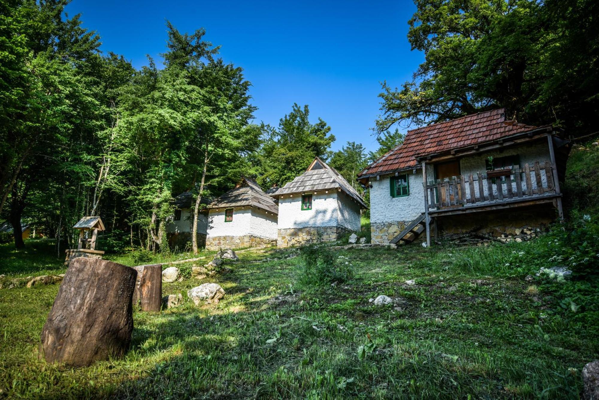 Отель Camp Divlja Rijeka Hum Экстерьер фото
