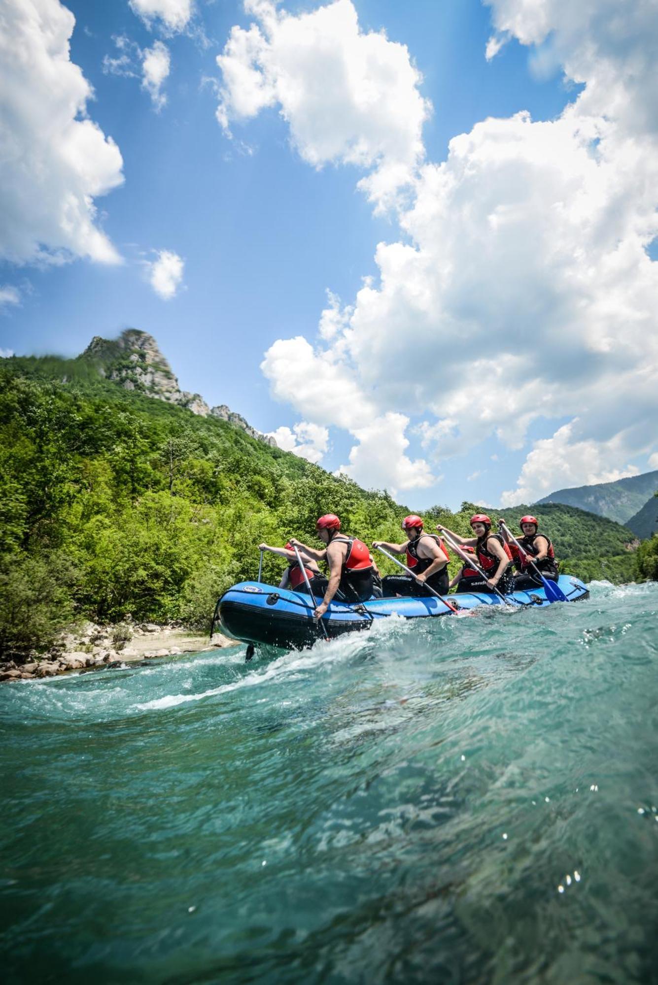 Отель Camp Divlja Rijeka Hum Экстерьер фото