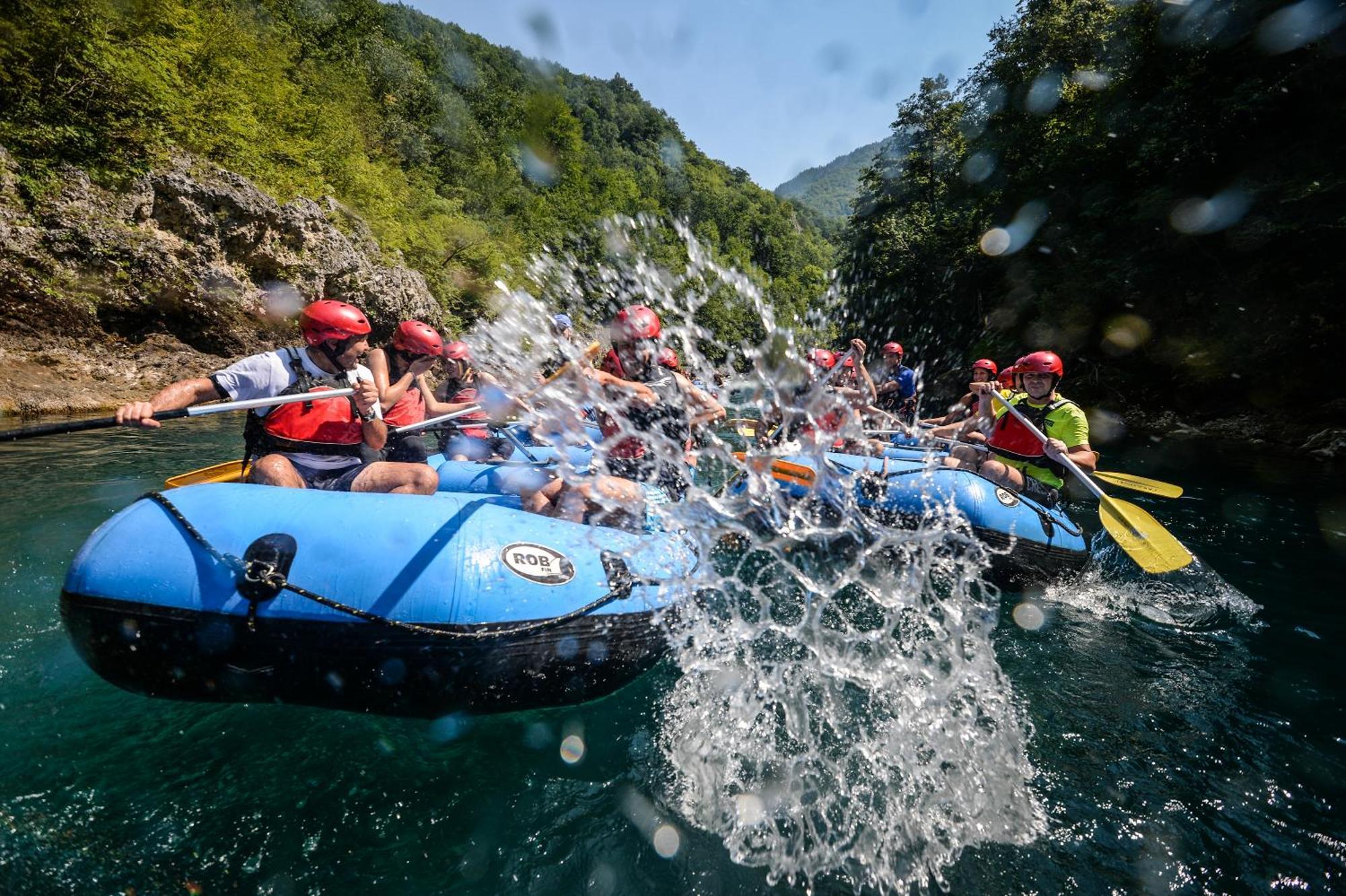 Отель Camp Divlja Rijeka Hum Экстерьер фото