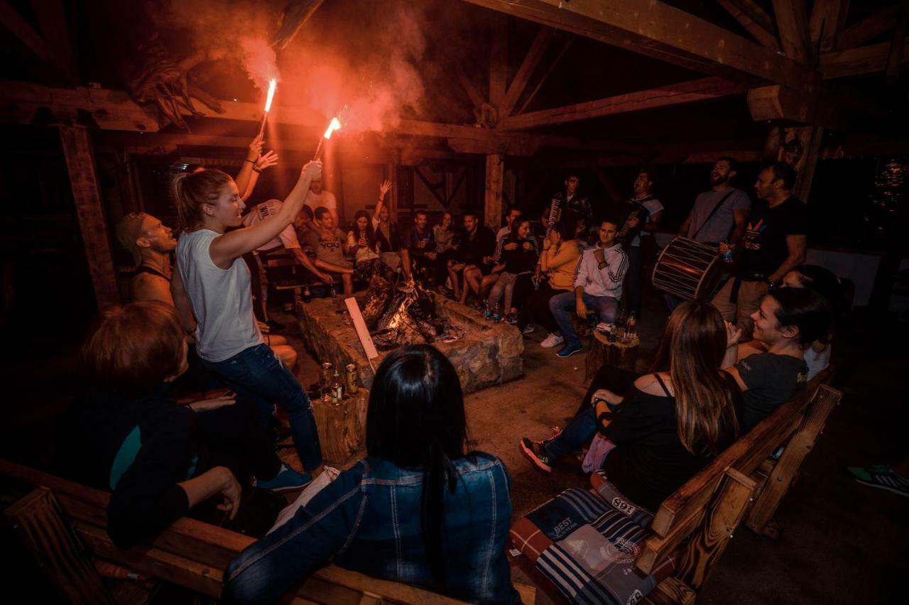 Отель Camp Divlja Rijeka Hum Экстерьер фото