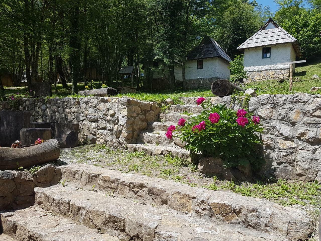 Отель Camp Divlja Rijeka Hum Экстерьер фото